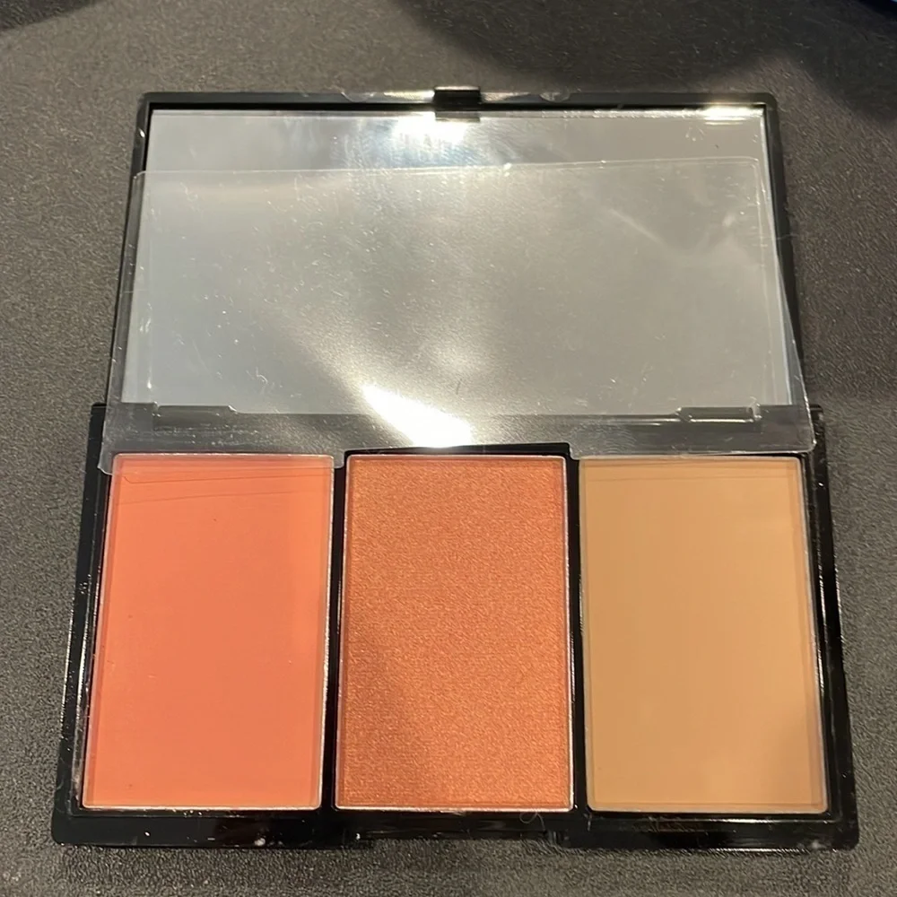 Blush and bronzer trio